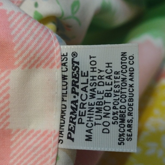 Lot of 4 pillowcases. Two sets of two. Floral. - Picture 10 of 10